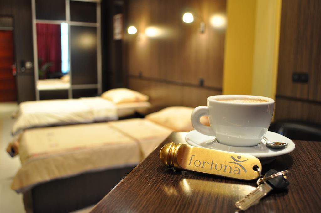 Hotel Fortuna Banyaluka Oda fotoğraf